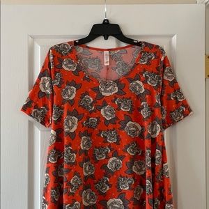 ⭐️4 for $20 ⭐️ Lularoe‎ Perfect T Small